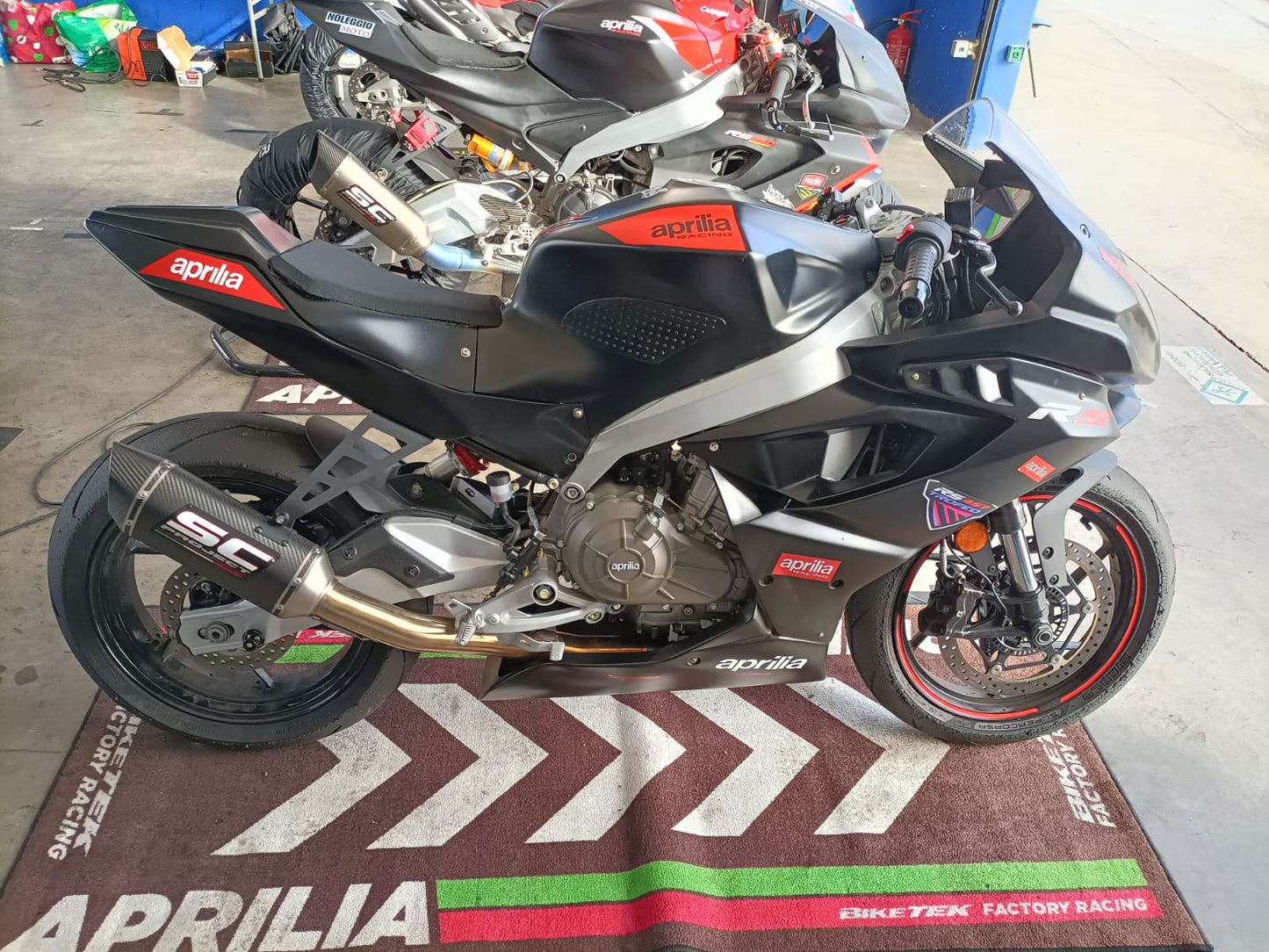 Aprilia Rs 457 Trofeo Box Noleggio in Pista BMR Noleggi Vista Laterale