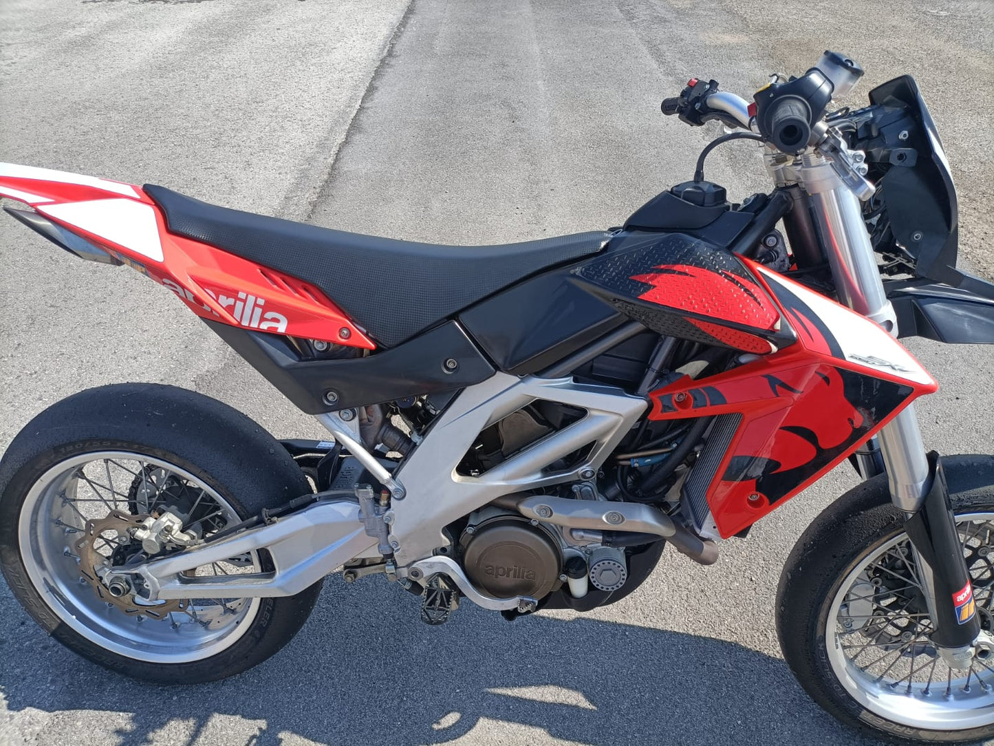 In Vendita Aprilia SXV 550 Motard Km 1.470 Originale Aprilia Racing in Pronta Consegna