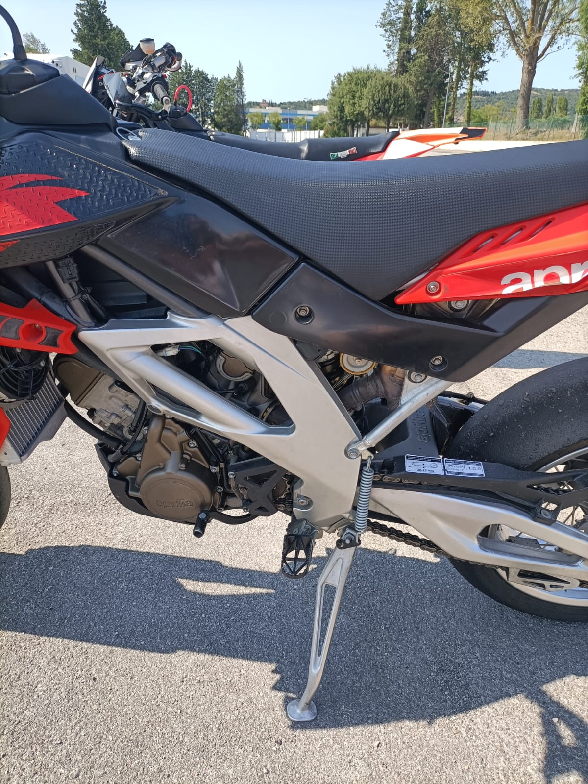 In Vendita Aprilia SXV 550 Motard Km 1.470 Originale Aprilia Racing in Pronta Consegna