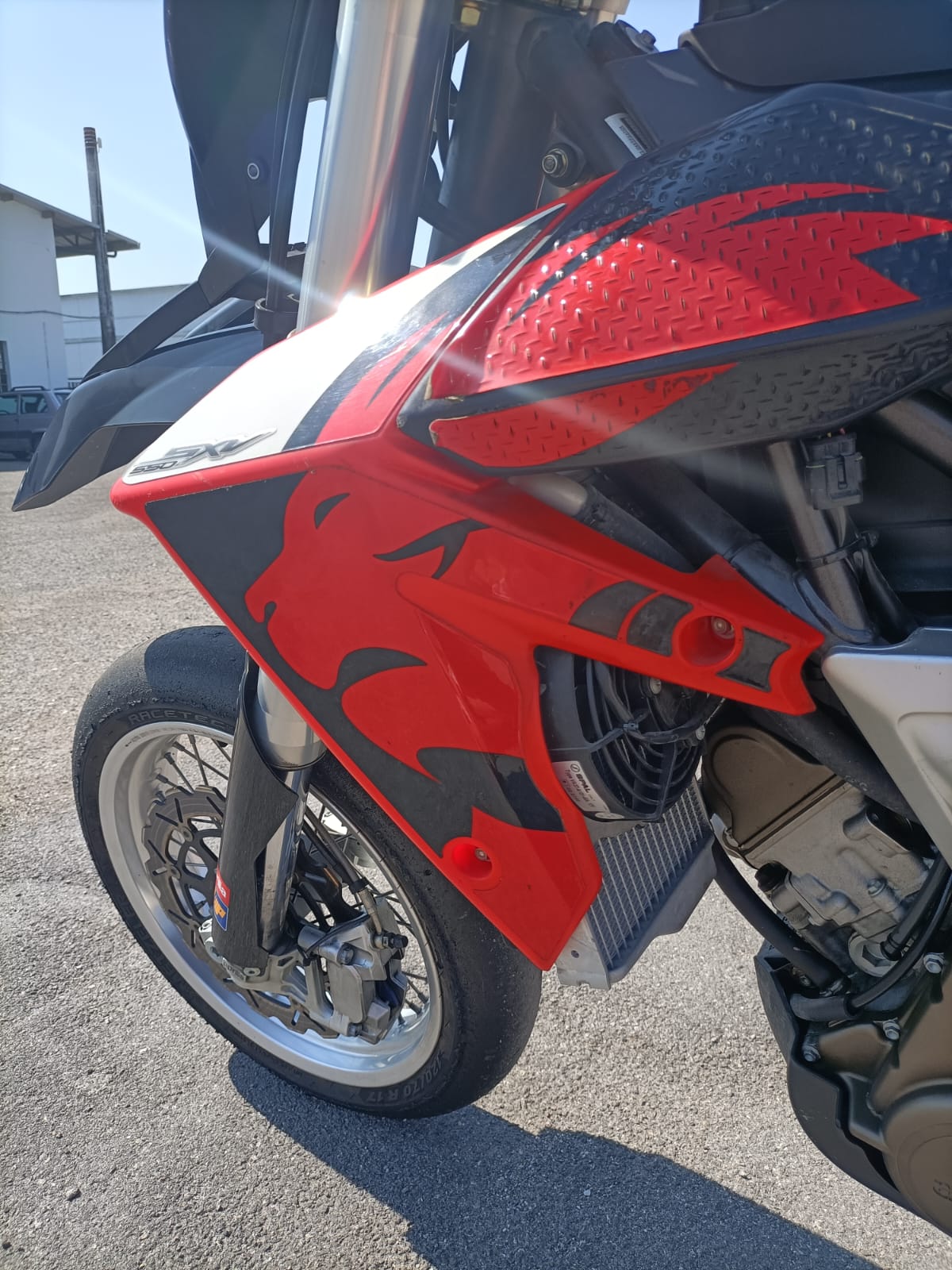 In Vendita Aprilia SXV 550 Motard Km 1.470 Originale Aprilia Racing in Pronta Consegna