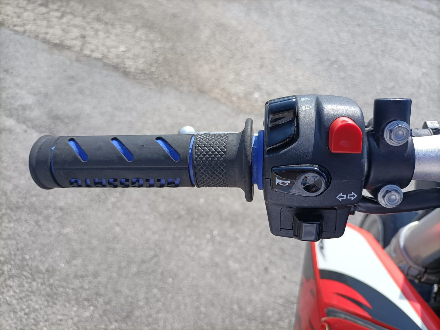 In Vendita Aprilia SXV 550 Motard Km 1.470 Originale Aprilia Racing in Pronta Consegna