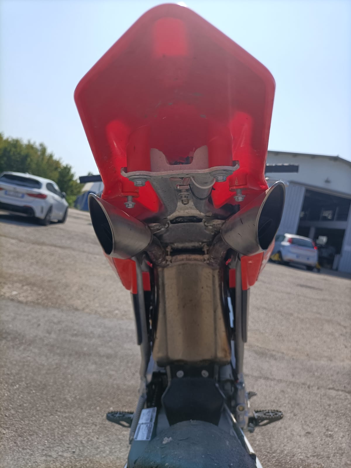 In Vendita Aprilia SXV 550 Motard Km 1.470 Originale Aprilia Racing in Pronta Consegna