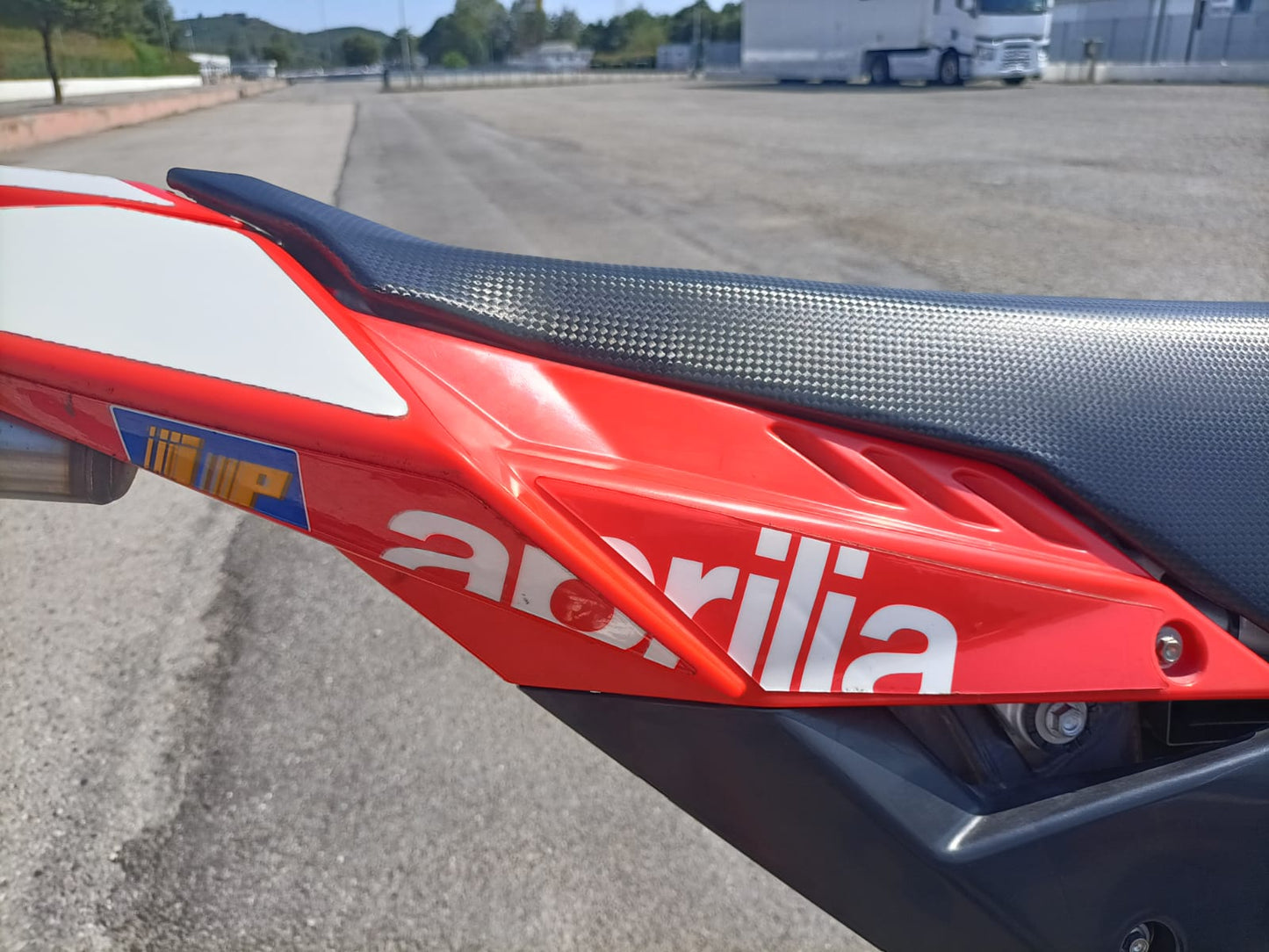 In Vendita Aprilia SXV 550 Motard Km 1.470 Originale Aprilia Racing in Pronta Consegna