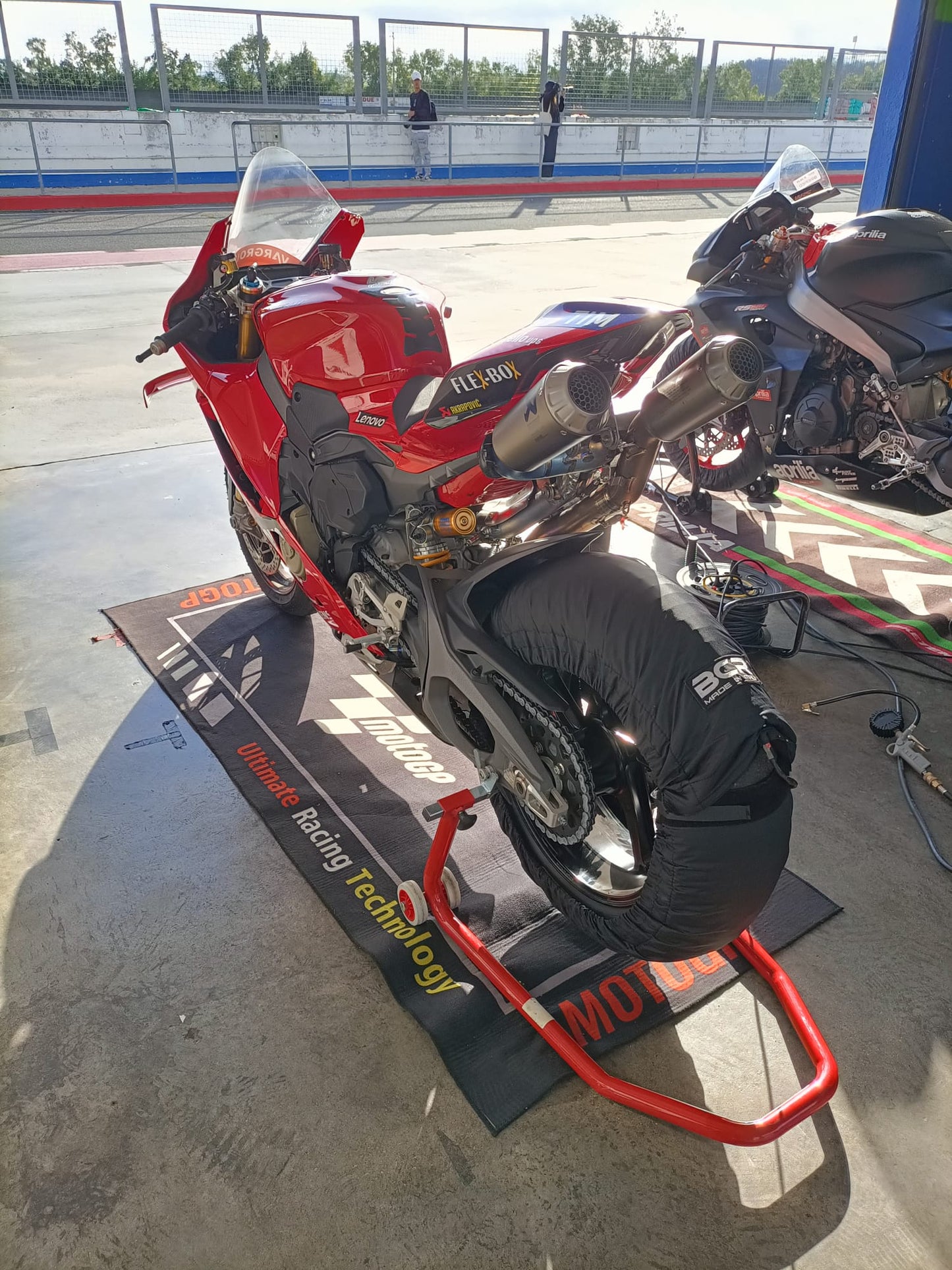 Ducati Panigale V4S 2025 Akrapovic – Noleggio Offerta Tutti Pazzi Per La Pista