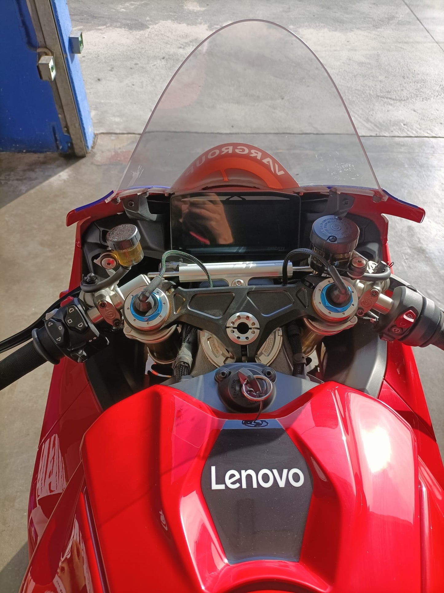 Ducati Panigale V4S 2025 Akrapovic – Noleggio Offerta Tutti Pazzi Per La Pista