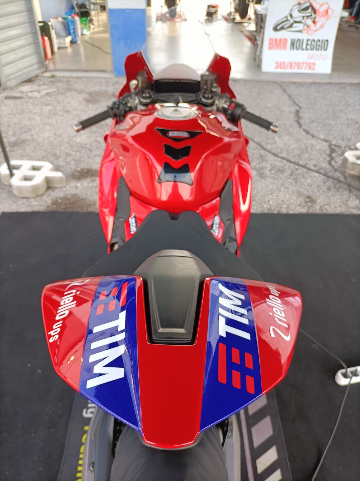 Ducati Panigale V4 2025 Standard – Noleggio Offerta Tutti Pazzi Per La Pista