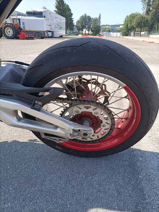 In Vendita Aprilia SXV 550 Motard Km 11.786 Aprilia Racing in Pronta Consegna