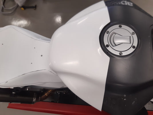 Distanziale serbatoio - AP1615 PER APRILIA RS 660 TROFEO