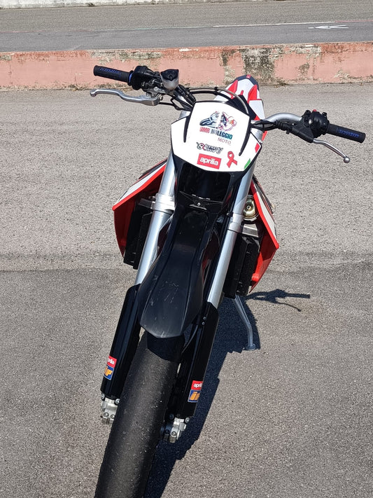 In Vendita Aprilia SXV 550 Motard Km 1.470 Originale Aprilia Racing in Pronta Consegna