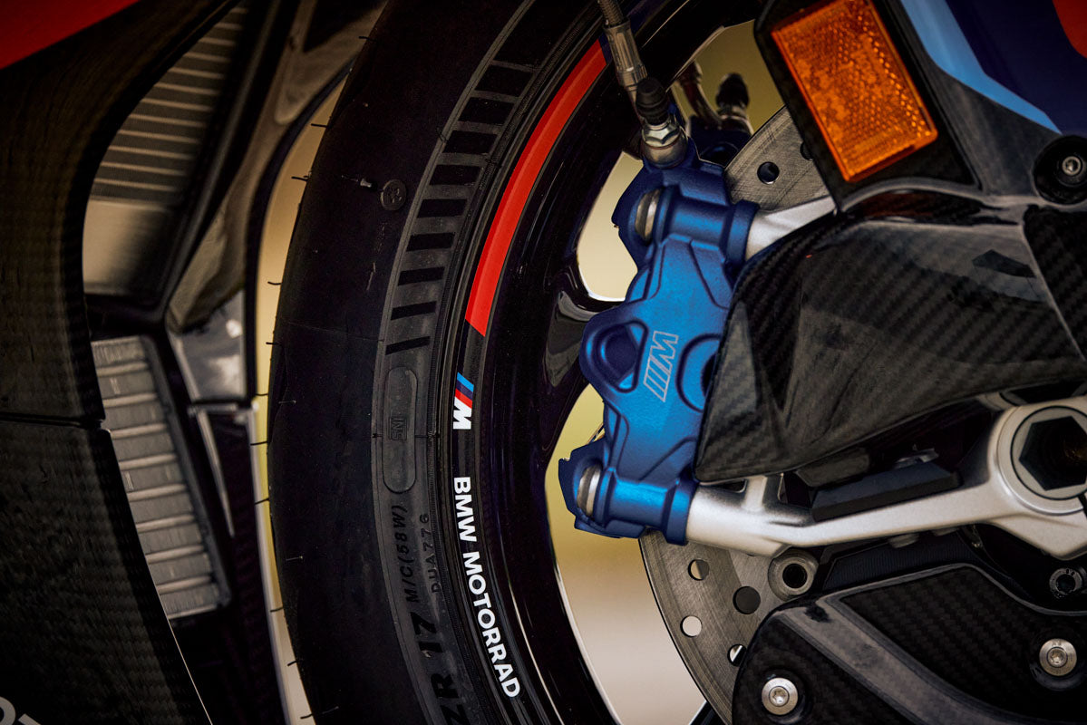 NOLEGGIO IN PISTA BMW M 1000 RR 2023 CIRCUITO MAGIONE PG BMR NOLEGGI