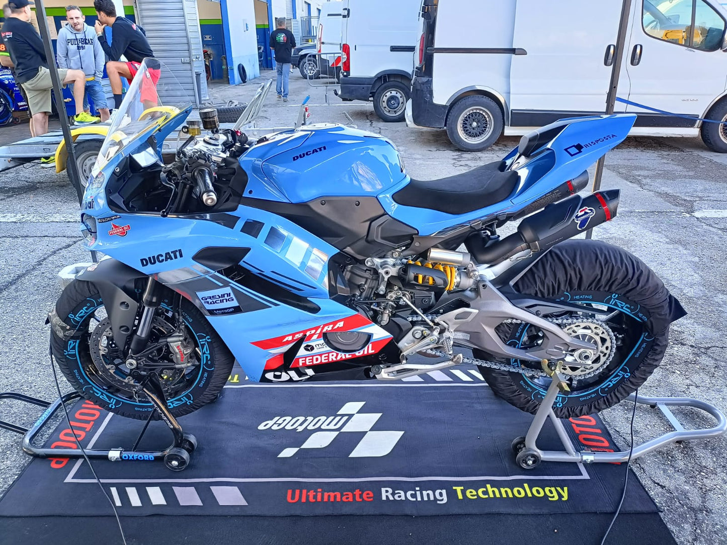 Ducati Panigale V2 2025 Replica Alex Marchez Vista Laterale Pronta per il Noleggio