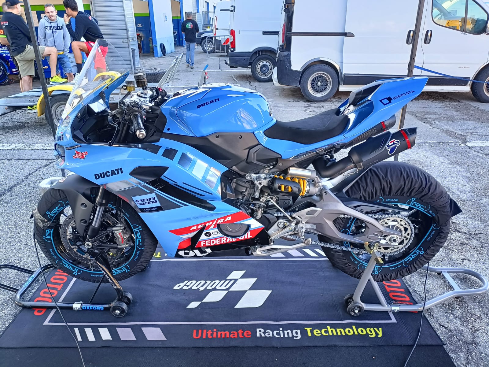 Ducati Panigale V2 2025 Replica Alex Marchez Vista Laterale Pronta per il Noleggio