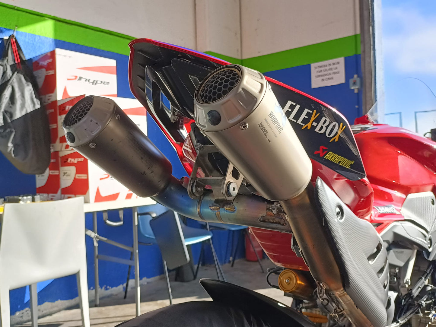 Noleggio Ducati Panigale V4S 2025 Akrapovic Offerta 26 Settembre 2025 Magione