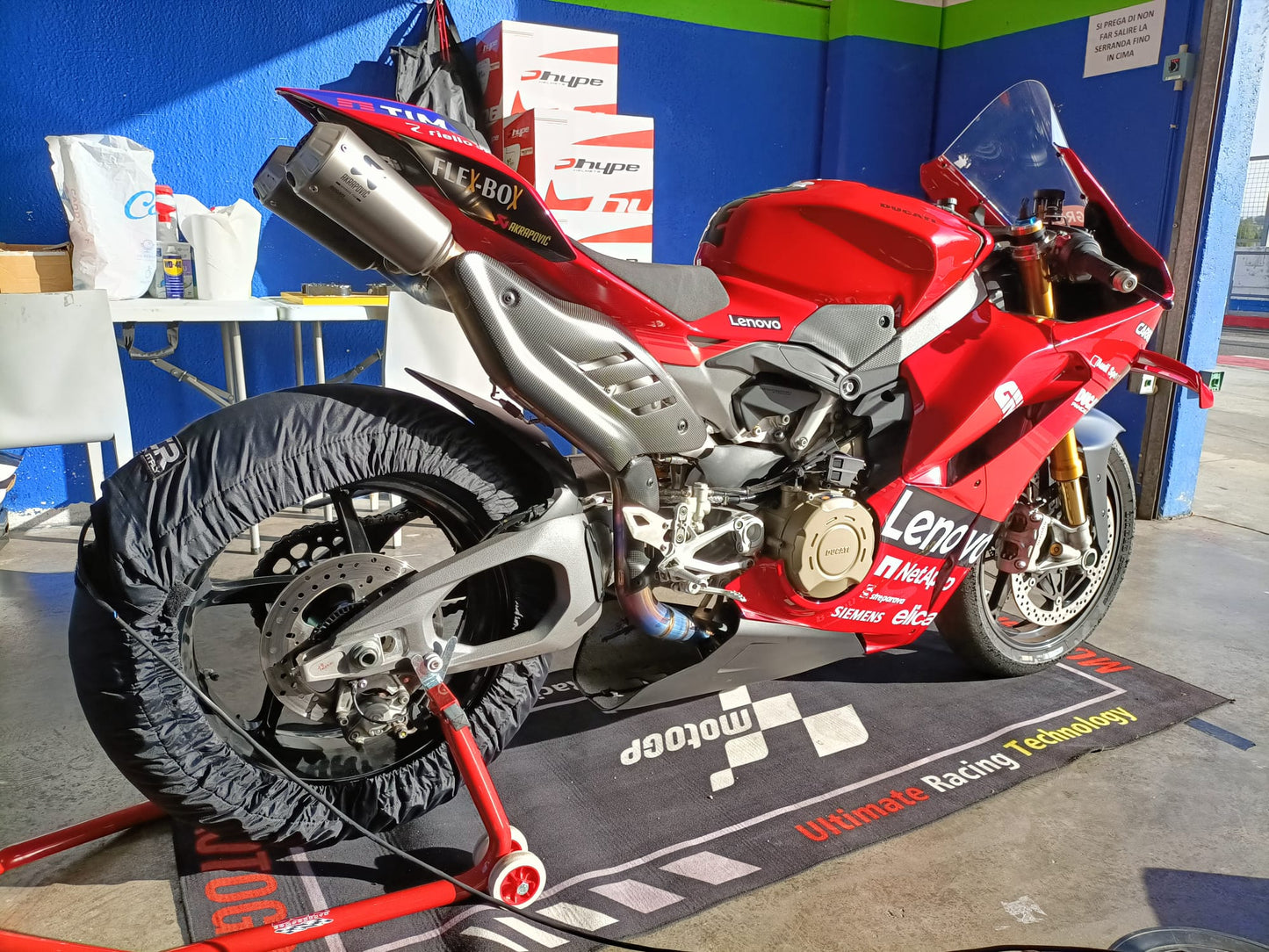 Noleggio Ducati Panigale V4S 2025 Akrapovic Offerta 26 Settembre 2025 Magione