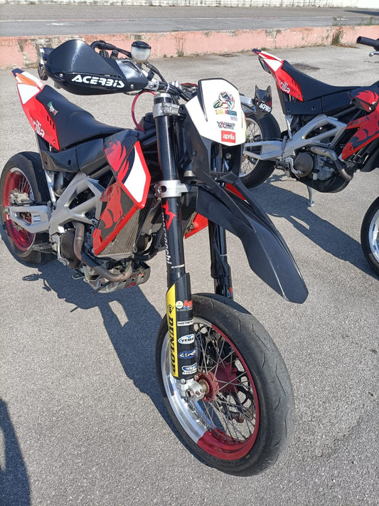 In Vendita Aprilia SXV 550 Motard Km 11.786 Aprilia Racing in Pronta Consegna