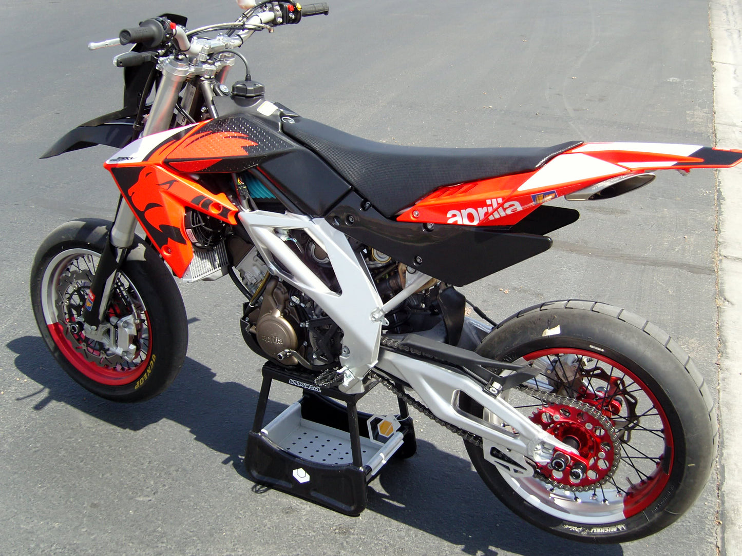 SUPERMOTARD APRILIA SXV 550 