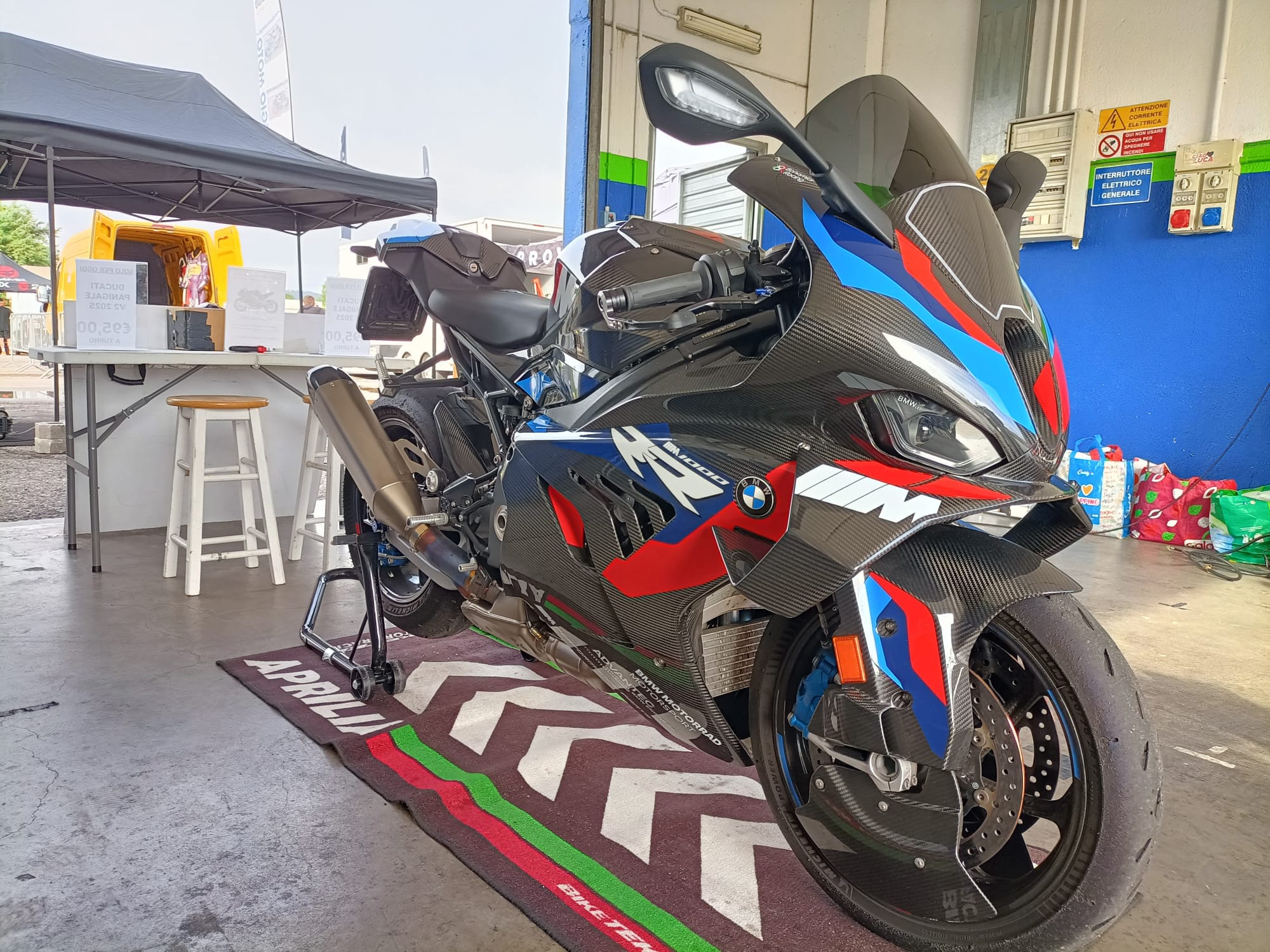 BMR NOLEGGI APRILIA RS 457 TROFEO DEMO BMW M1000RR MY23 - Competition (Km 2.820) in Pronta Consegna