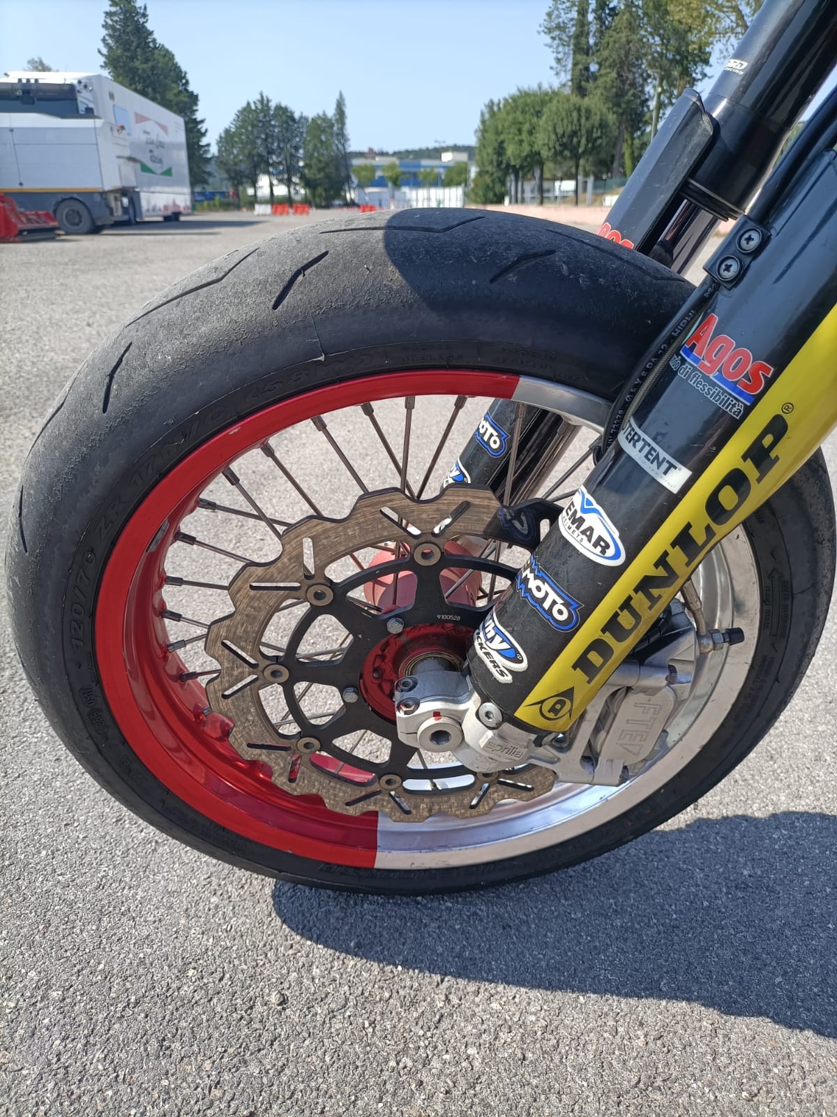 BMR NOLEGGI APRILIA SXV 550 APRILIA RACING Vendita Aprilia SXV 550 Motard Aprilia Racing in Pronta Consegna