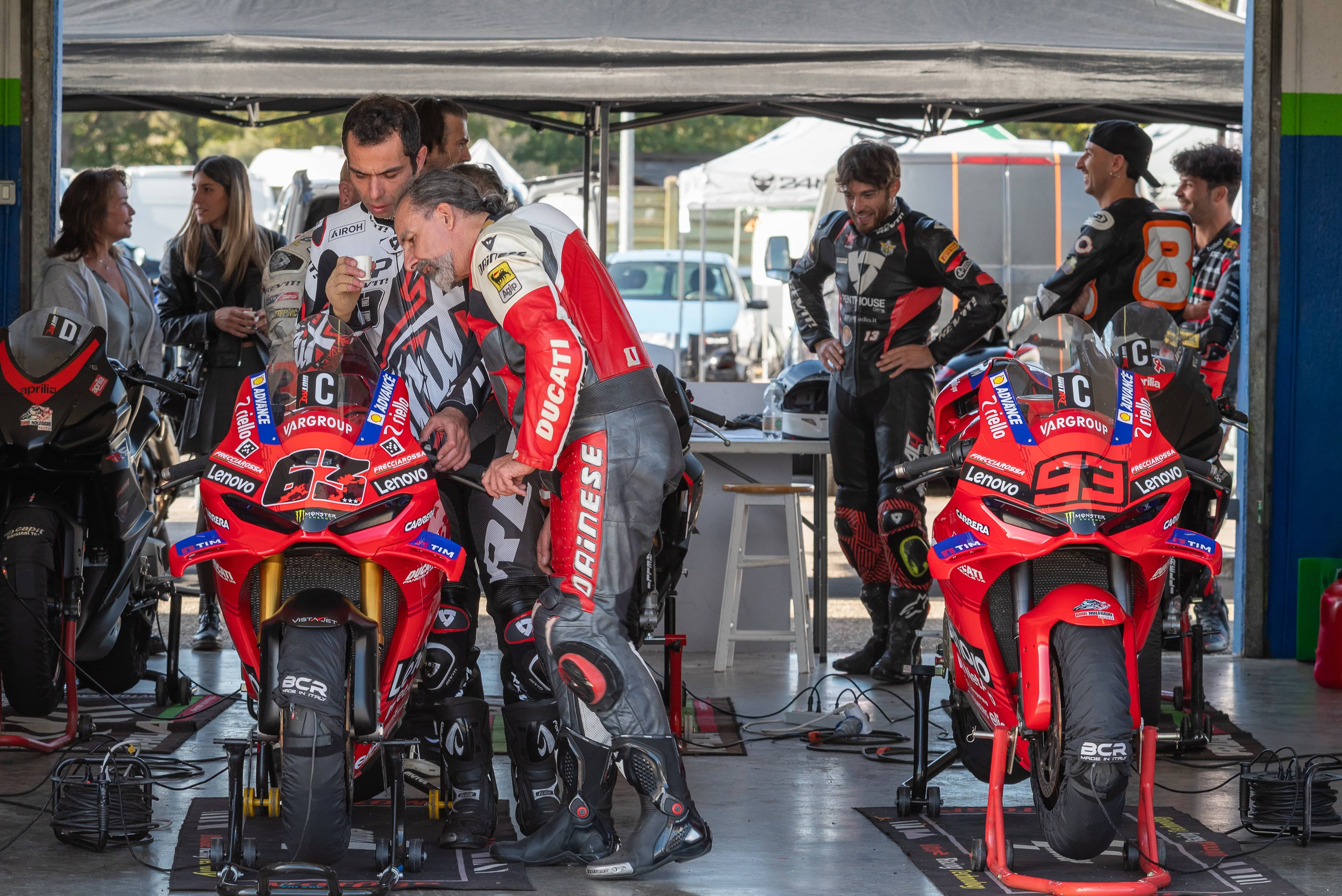 BMR SERVIZI E NOLEGGI SRLS Esperienza Ducati Panigale V4S Replica Bagnaia (3 Turni) a soli €249,00 EXPERIENCE MUGELLO CIRCUIT 2026 CON DUCATI PANIGALE V4 MY 2025