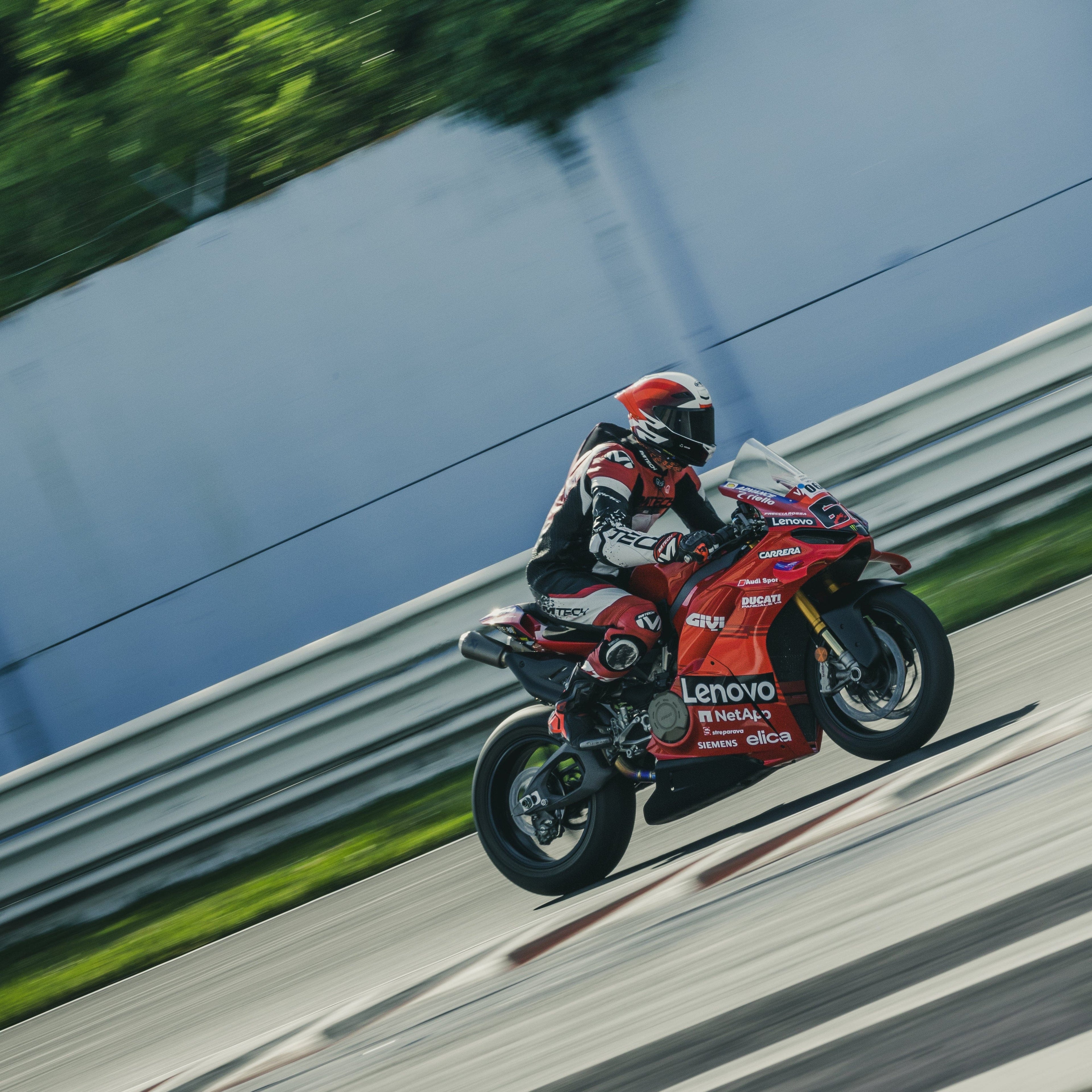 BMR SERVIZI E NOLEGGI SRLS MAGIONE EXPERIENCE Ducati Panigale V4S - Replica Bagnaia